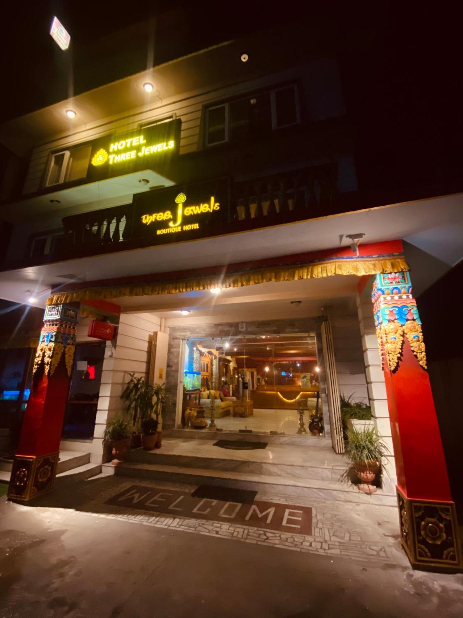 Three Jewels Boutique Hotel Pokhara Exteriör bild