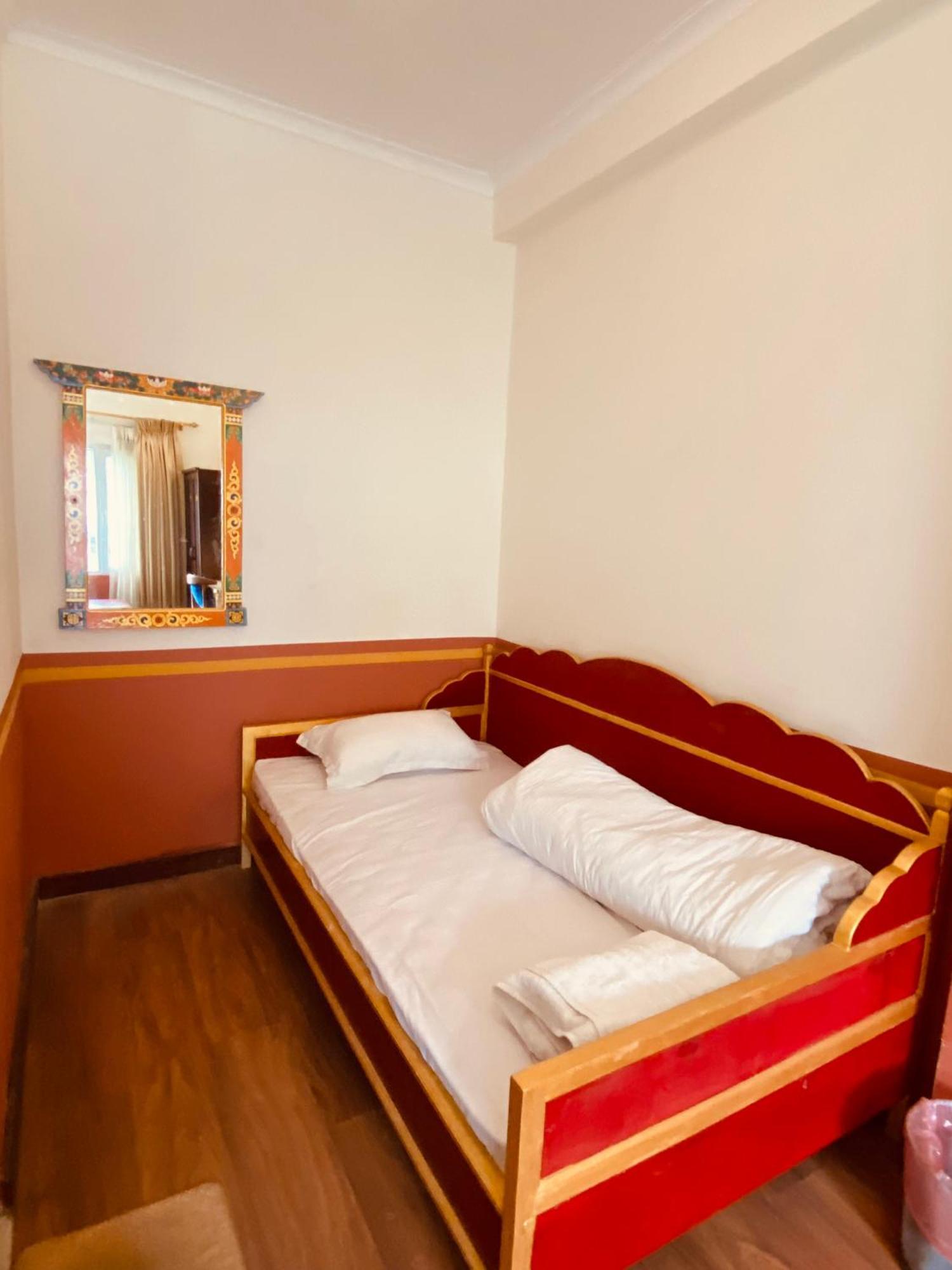 Three Jewels Boutique Hotel Pokhara Exteriör bild