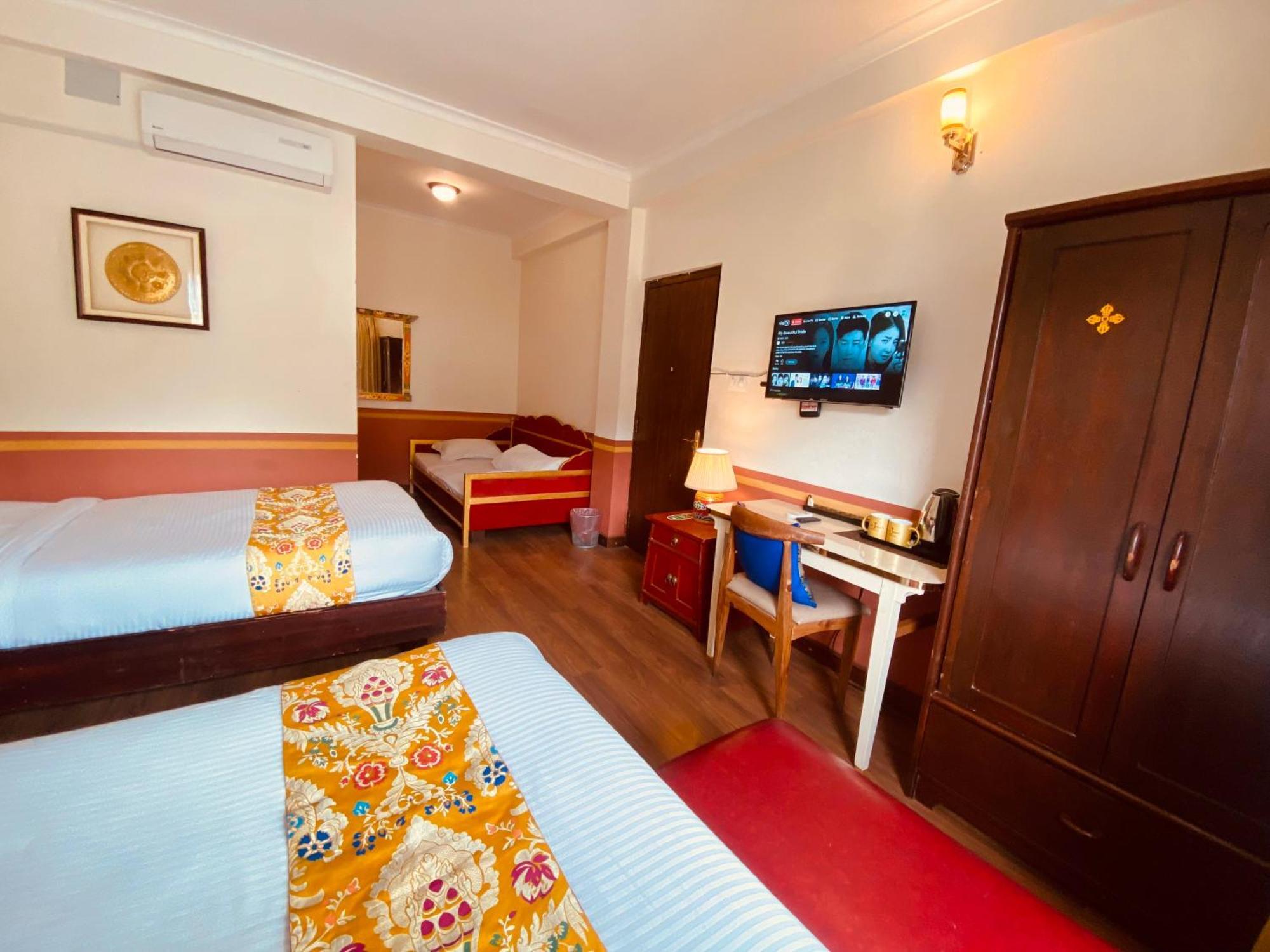 Three Jewels Boutique Hotel Pokhara Exteriör bild