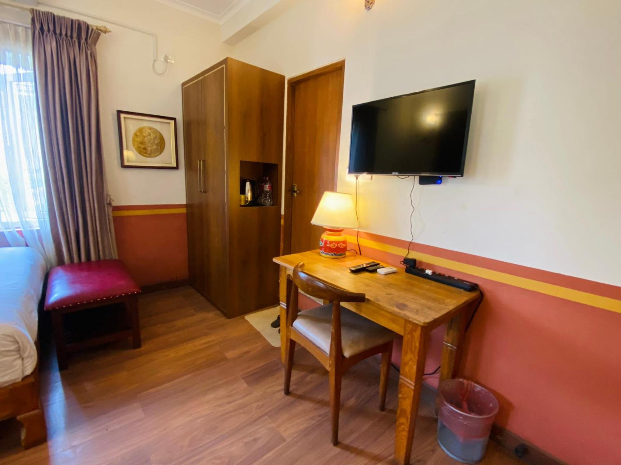 Three Jewels Boutique Hotel Pokhara Exteriör bild