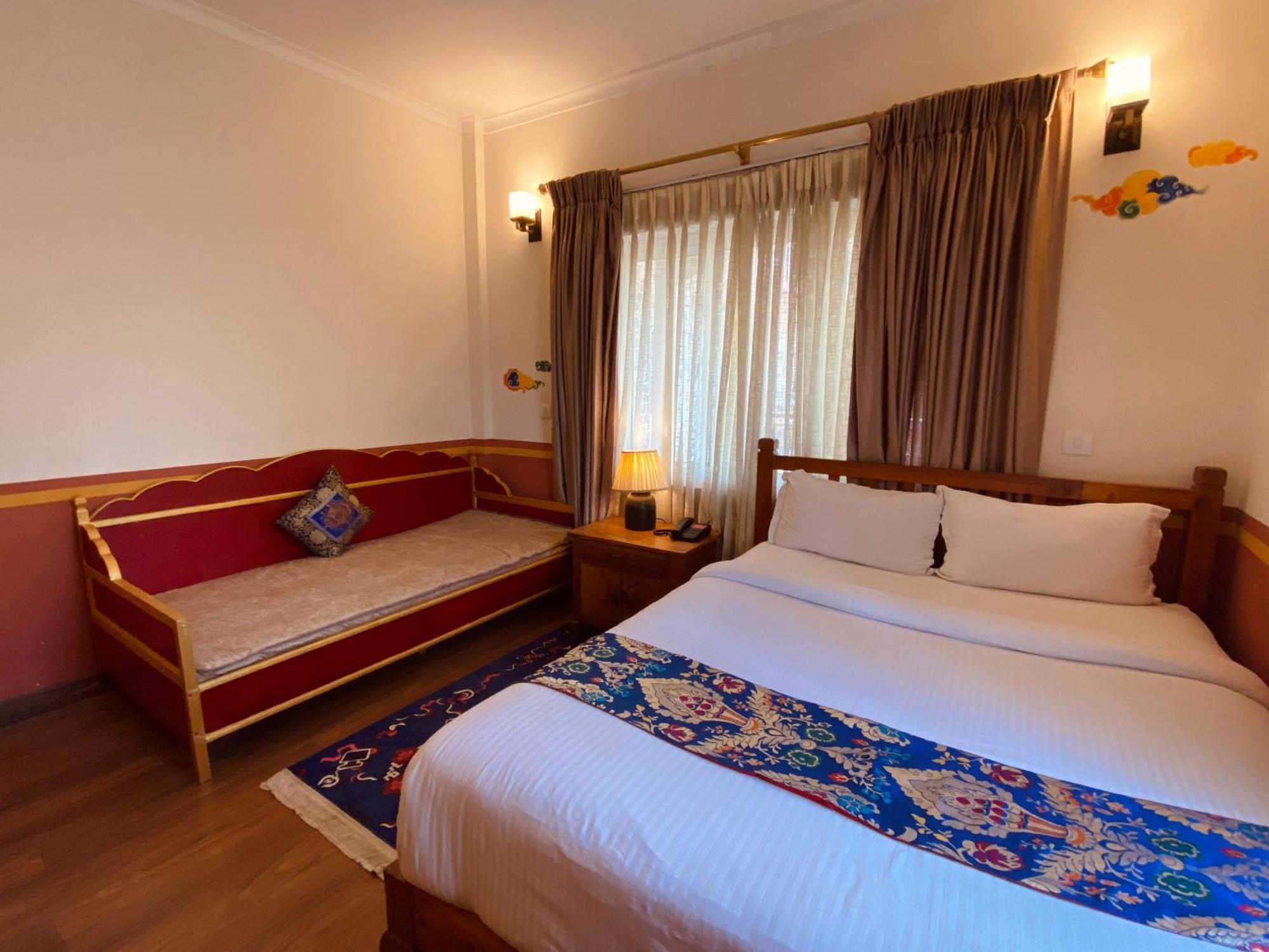 Three Jewels Boutique Hotel Pokhara Exteriör bild