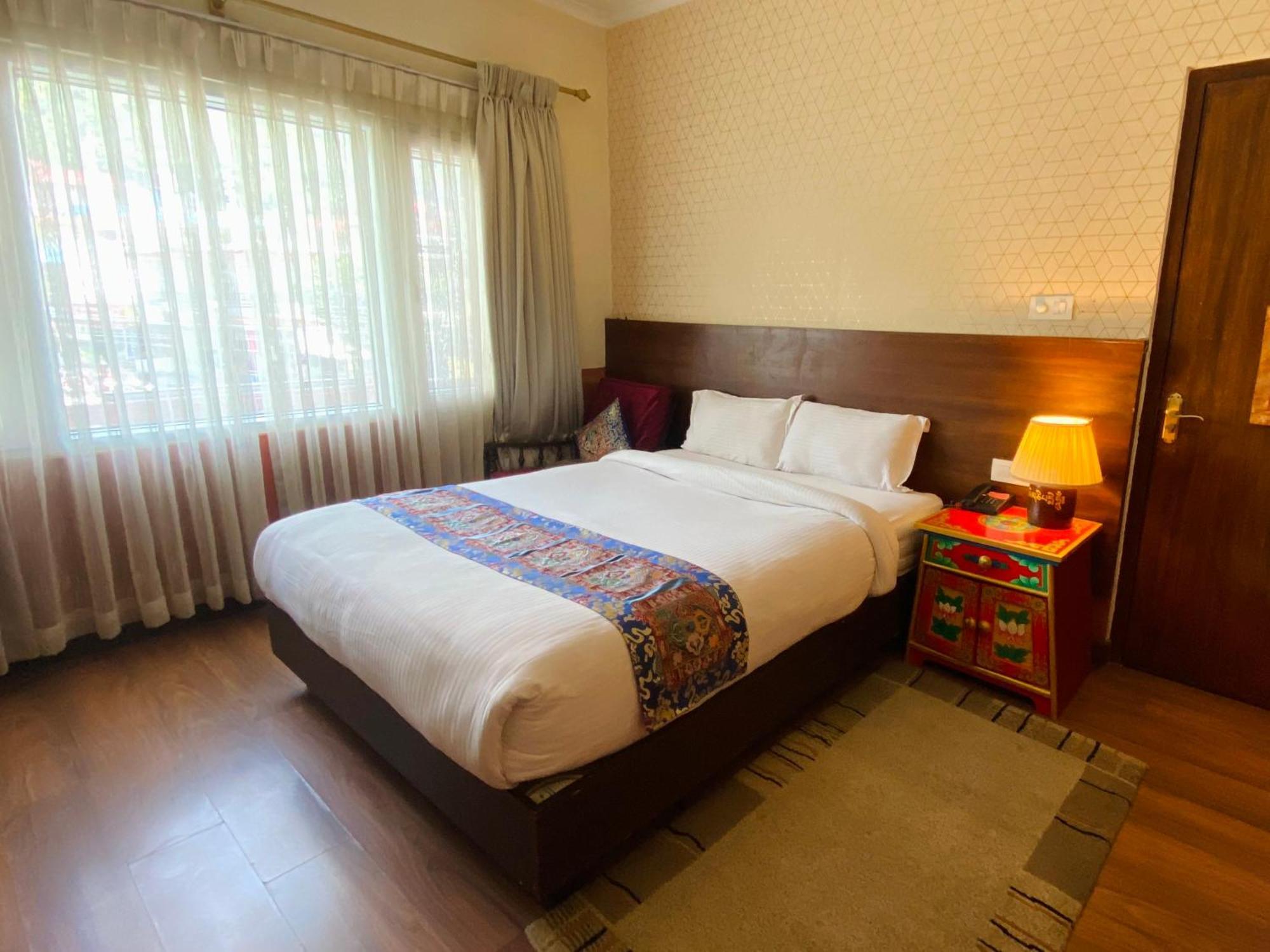 Three Jewels Boutique Hotel Pokhara Exteriör bild
