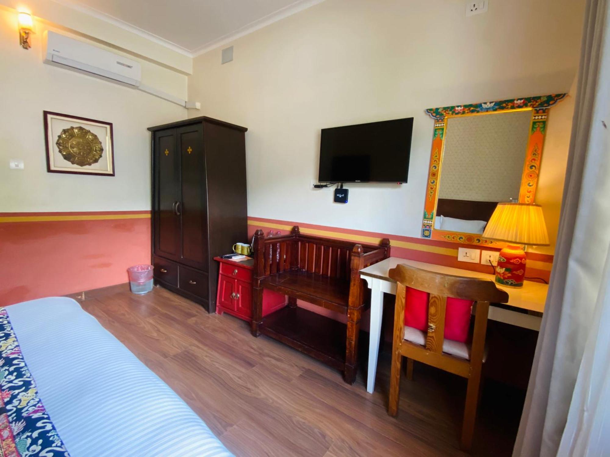 Three Jewels Boutique Hotel Pokhara Exteriör bild