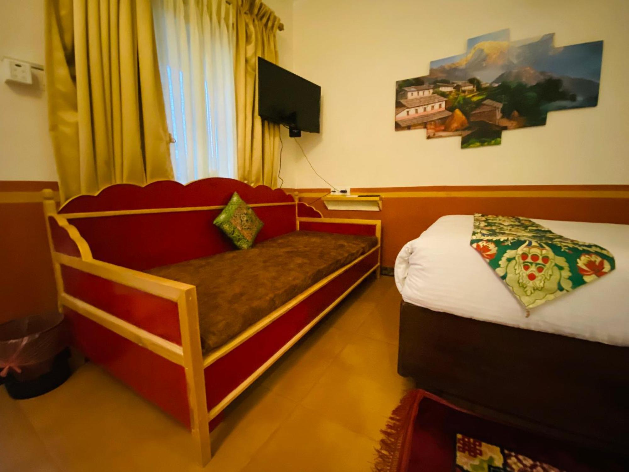 Three Jewels Boutique Hotel Pokhara Exteriör bild