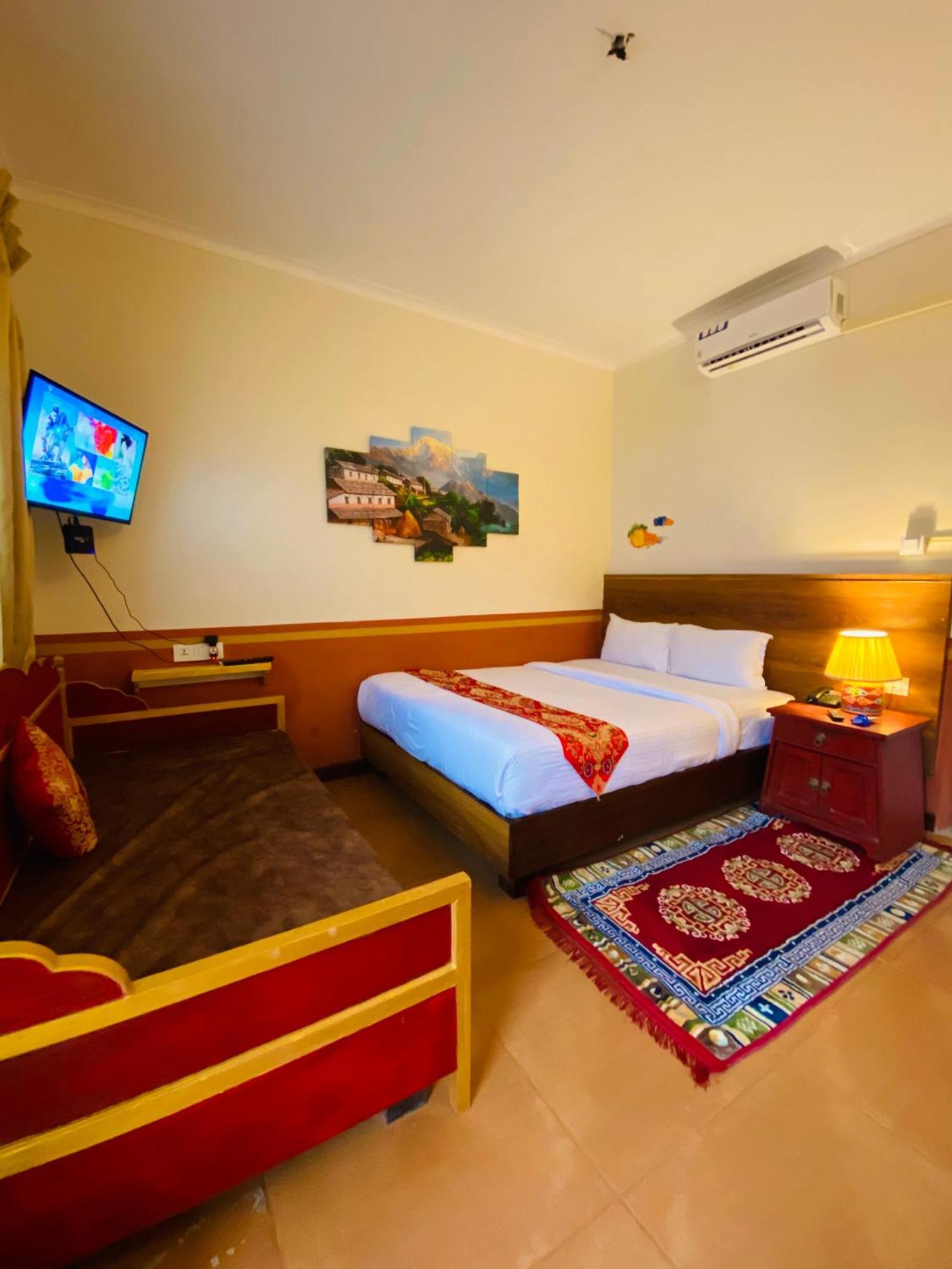 Three Jewels Boutique Hotel Pokhara Exteriör bild