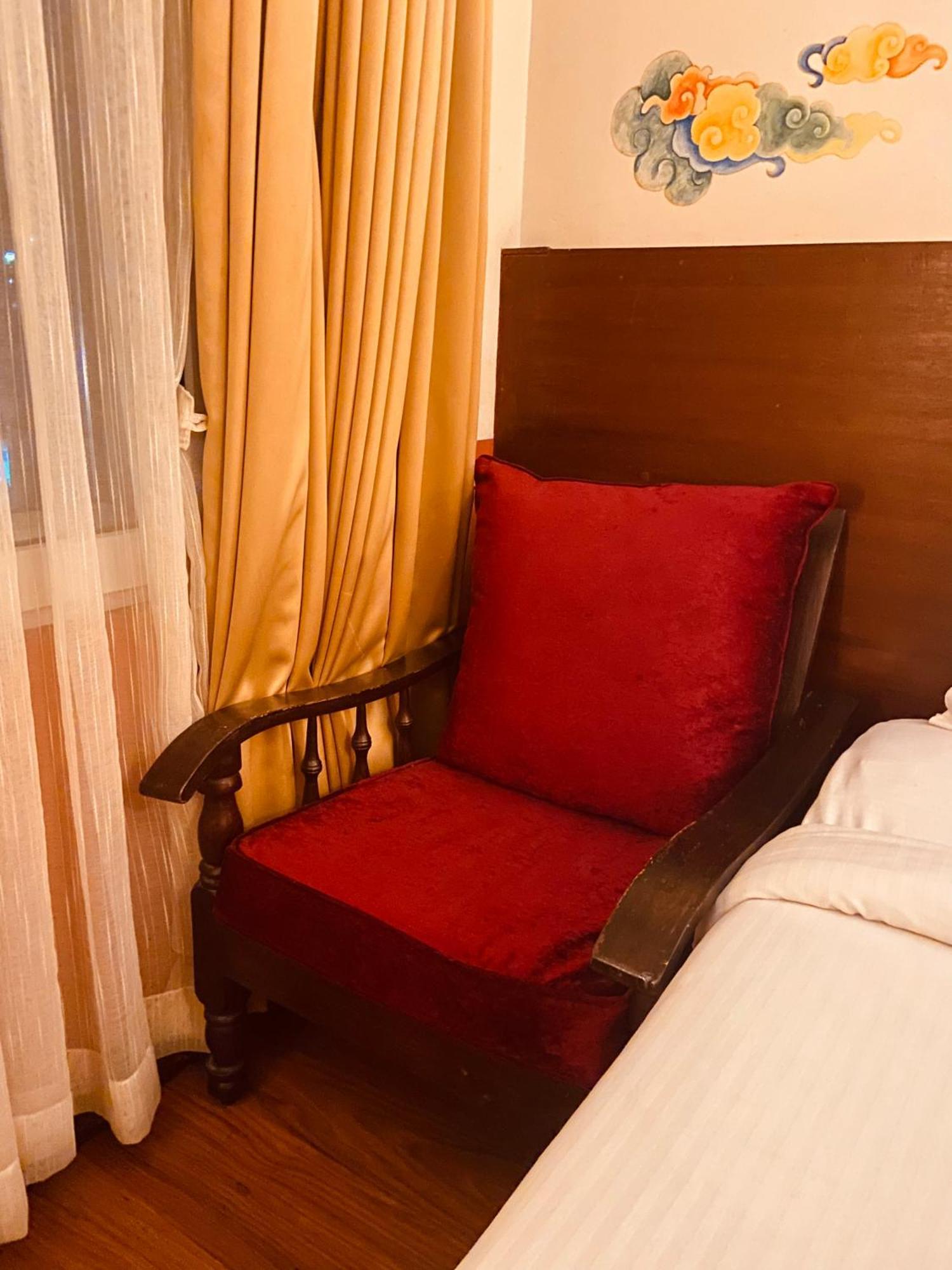 Three Jewels Boutique Hotel Pokhara Exteriör bild