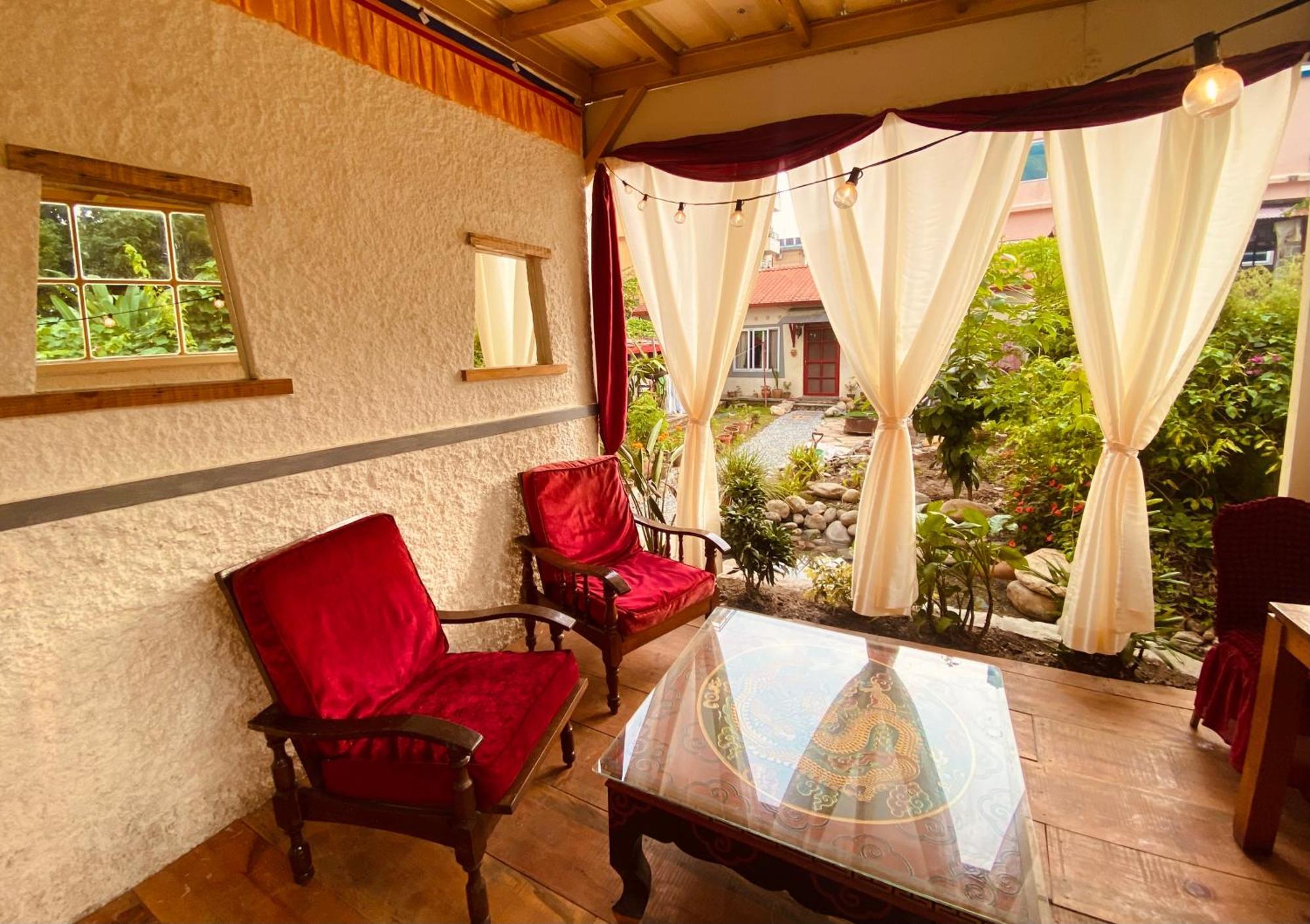 Three Jewels Boutique Hotel Pokhara Exteriör bild