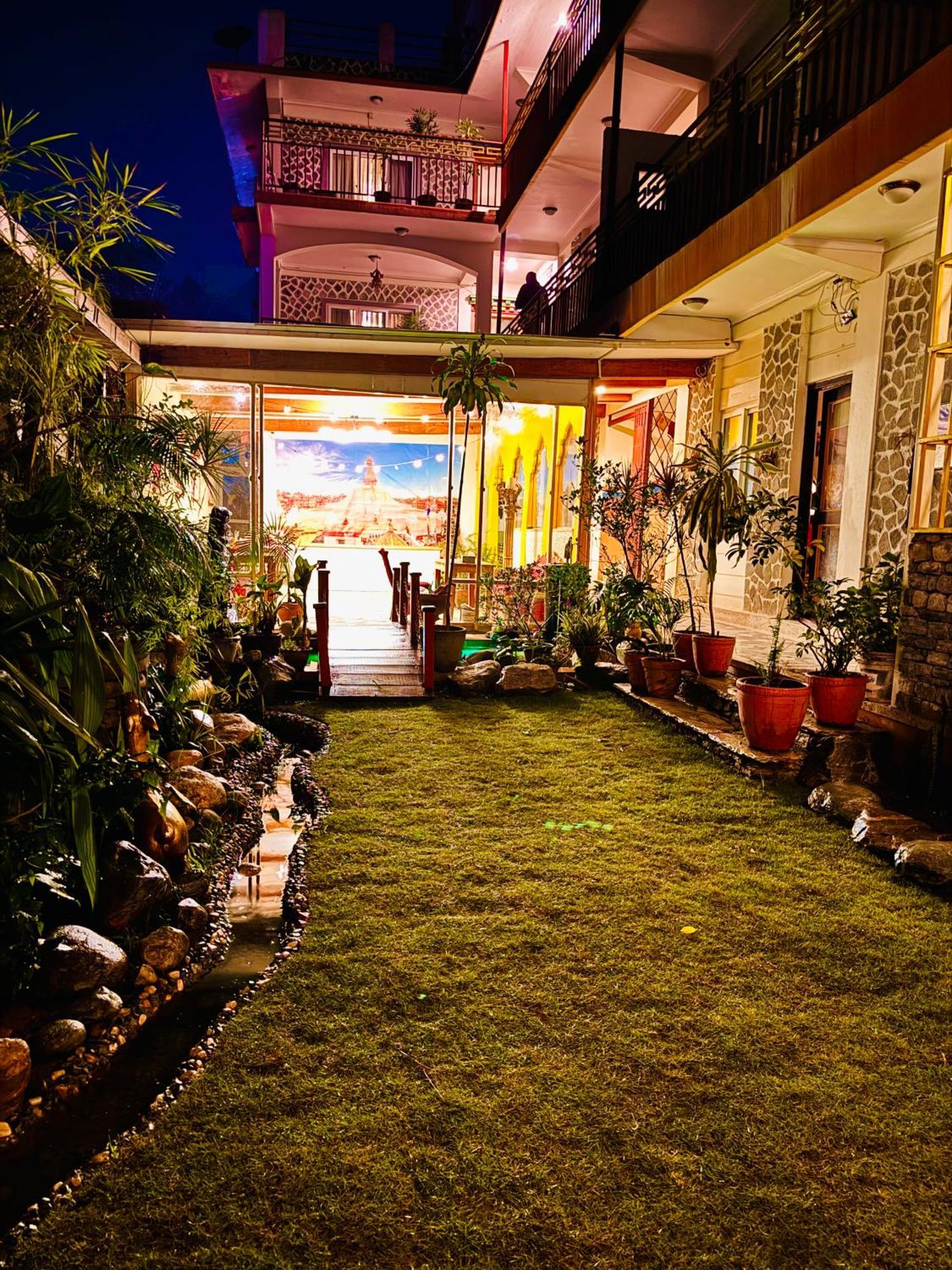 Three Jewels Boutique Hotel Pokhara Exteriör bild